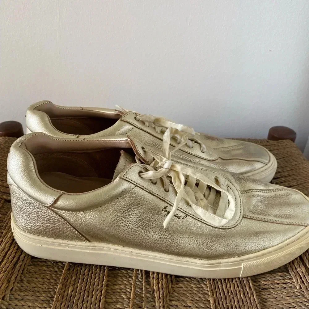 Equivel Shoes Women’s 11 Sneakers Classic Weekender Gold Distressed